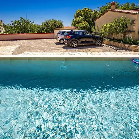Pool Franko - Shared Pool Apartman *