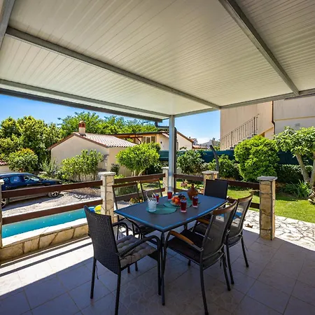 Apartman Pool Franko - Shared Pool Liznjan