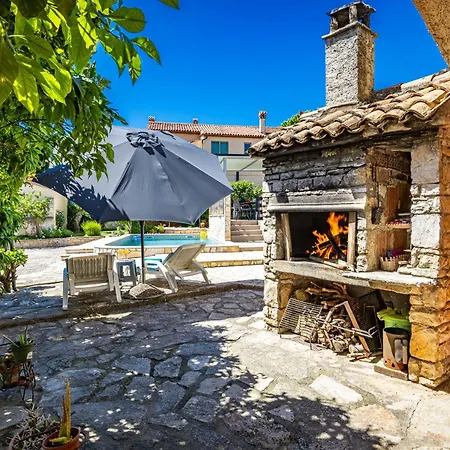 Pool Franko - Shared Pool Apartamento Ližnjan