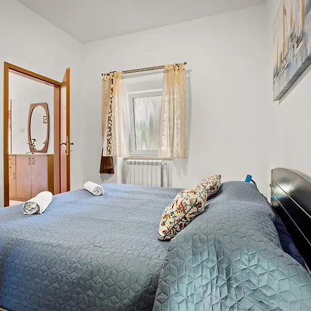 Pool Franko - Shared Pool Apartamento Ližnjan