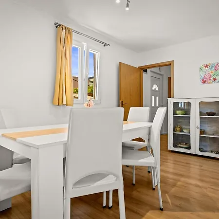 Pool Franko - Shared Pool Apartamento Ližnjan