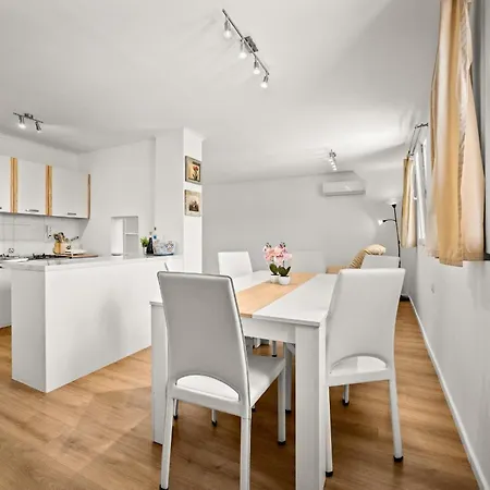 Pool Franko - Shared Pool Apartamento Ližnjan