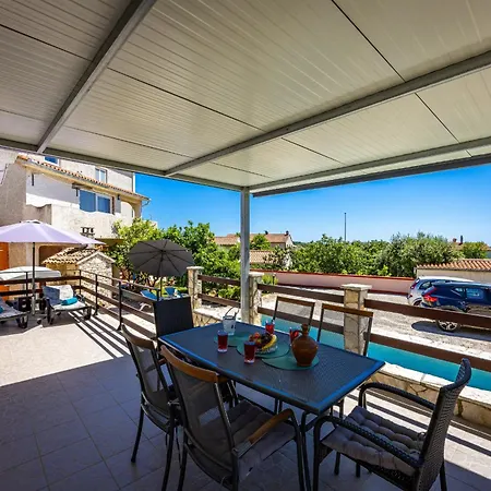 Pool Franko - Shared Pool Apartman Liznjan