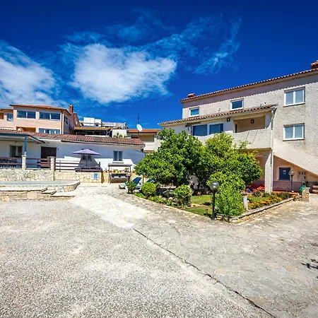 Pool Franko - Shared Pool Apartman Liznjan